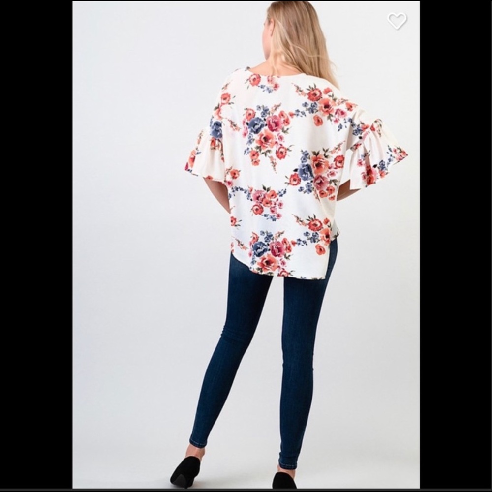 🆕 Ivory Floral Top🌸 - Picture 8 of 12
